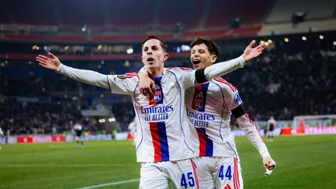 沙特阿拉伯小组赛1-2惜败墨西哥，墨西哥虽未进16强却荣光依旧，七连冠晋级史告终