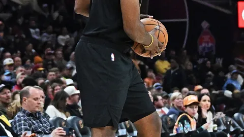 巴塞罗那连胜势头不减，奥尔莫破门费兰助攻，2-0领先西甲积分榜